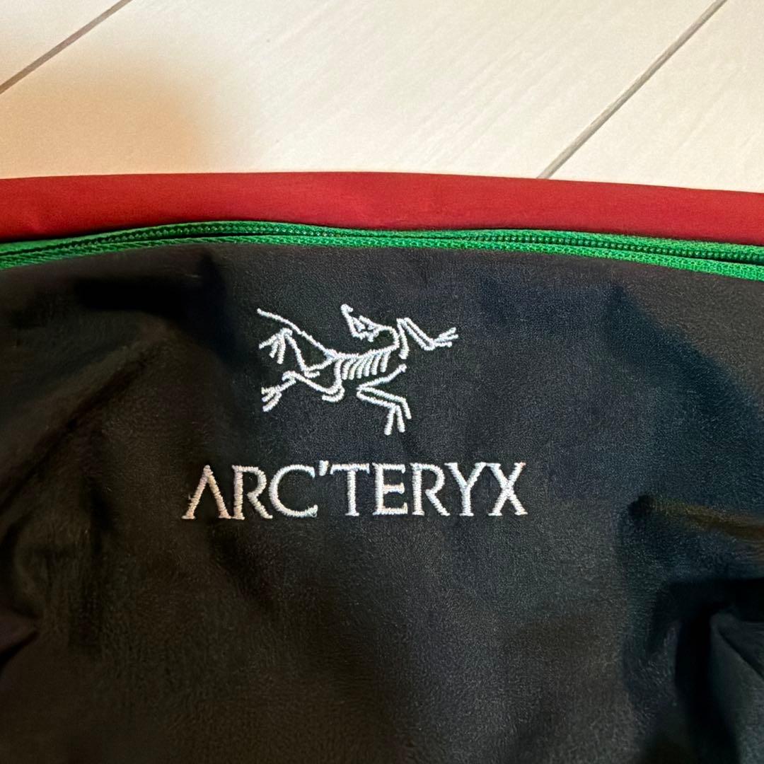 ARC'TERYX ハンドル付きポーチ