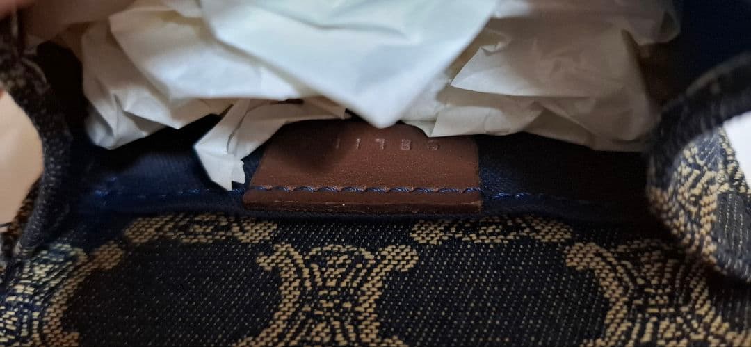 CELINEのポシェットと帽子