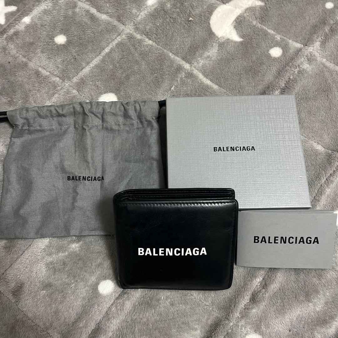 バレンシアガ 二つ折り財布