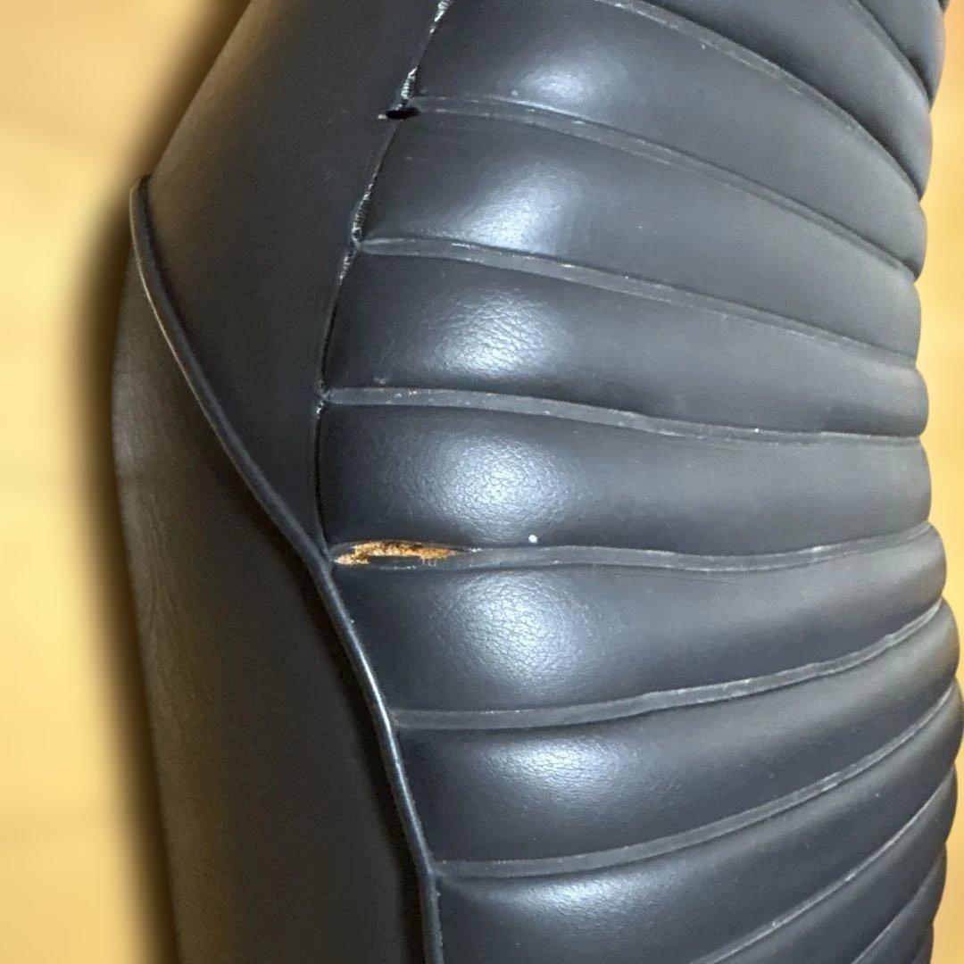 w800 純正シート、破けあり、状態悪い。