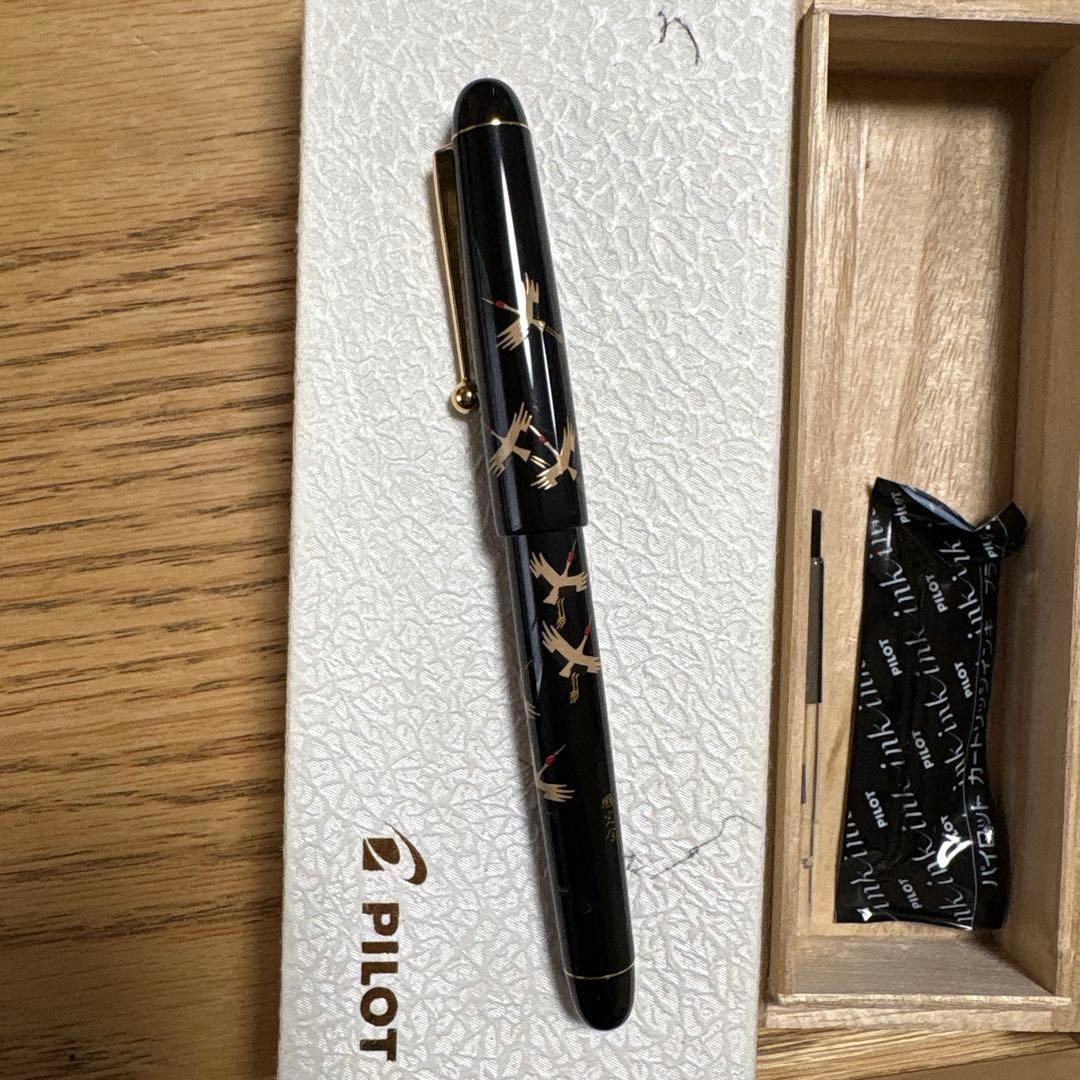 PILOT 万年筆 黒 手のデザイン