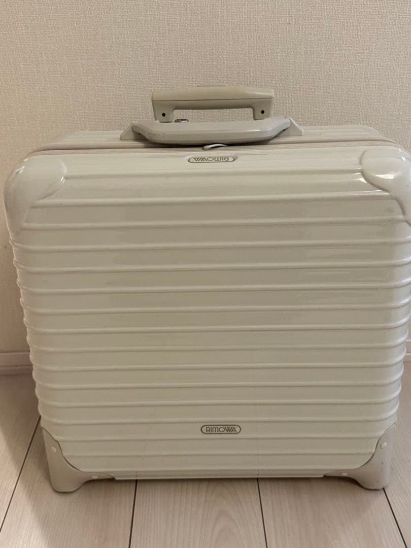 リモワ　ユナイテッドアローズ　23㍑　ecru