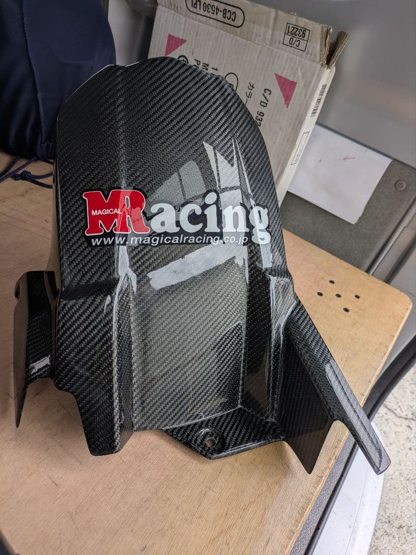 【美品】Z900RS カーボンリヤフェンダー（綾織）