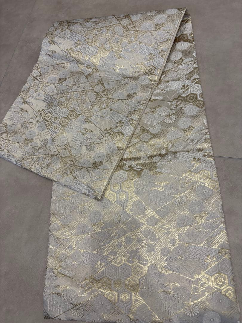 西陣織　金色と白色のテーブルランナー　辻元舞さん