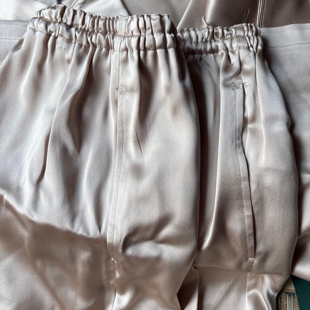 [新品]ベージュ シルク　パジャマセット　M