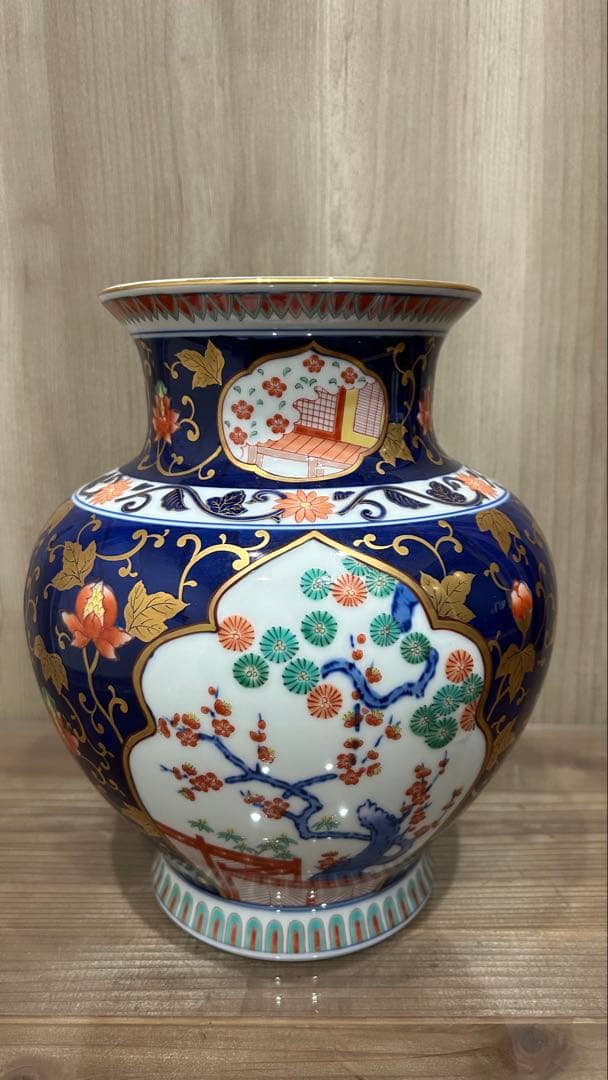 青と白の花瓶 陶器製 花と鳥の模様