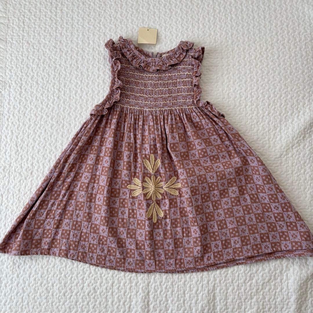 apolina 刺繍ワンピース　5-7y