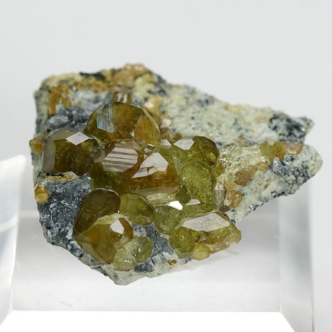 【グリーンの結晶】【最高品質】ディマントイドガーネット 26×22×12mm