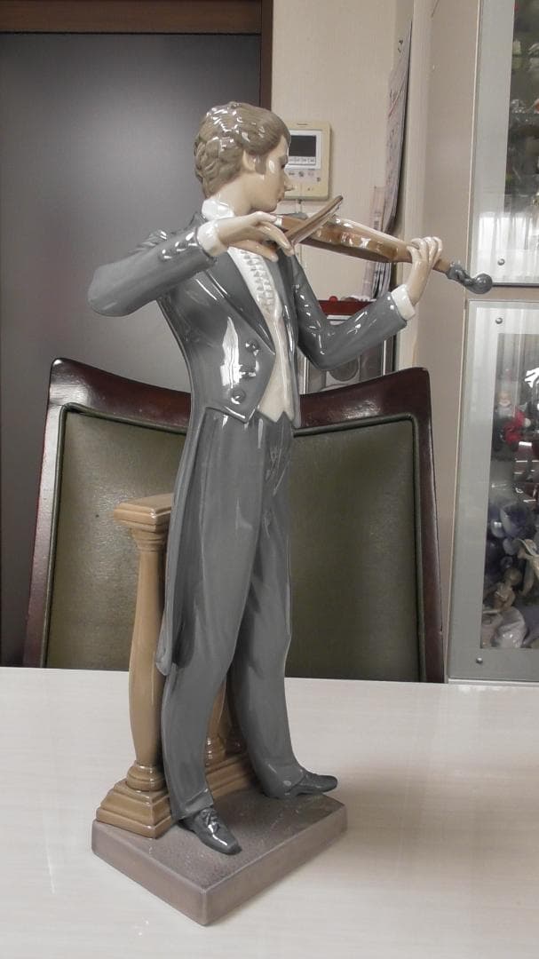 LLADRO　リヤドロ【ヤングバイオリニスト】Ｈ＝33cm　リアドロ　Ｌ549
