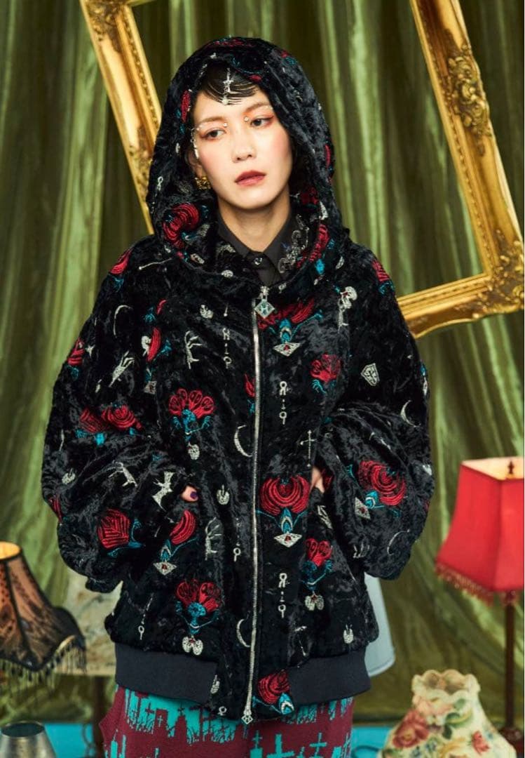 【気まぐれ価格】ha | za | ma 装花絢爛のベルベットパーカー