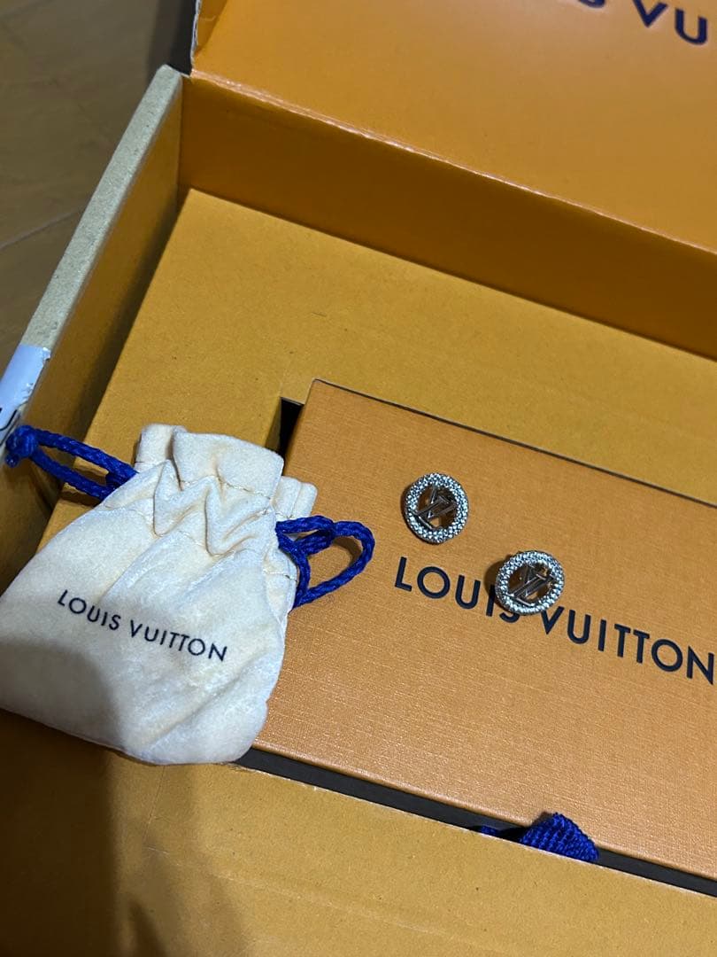 LOUIS VUITTON ラウンド型ピアス