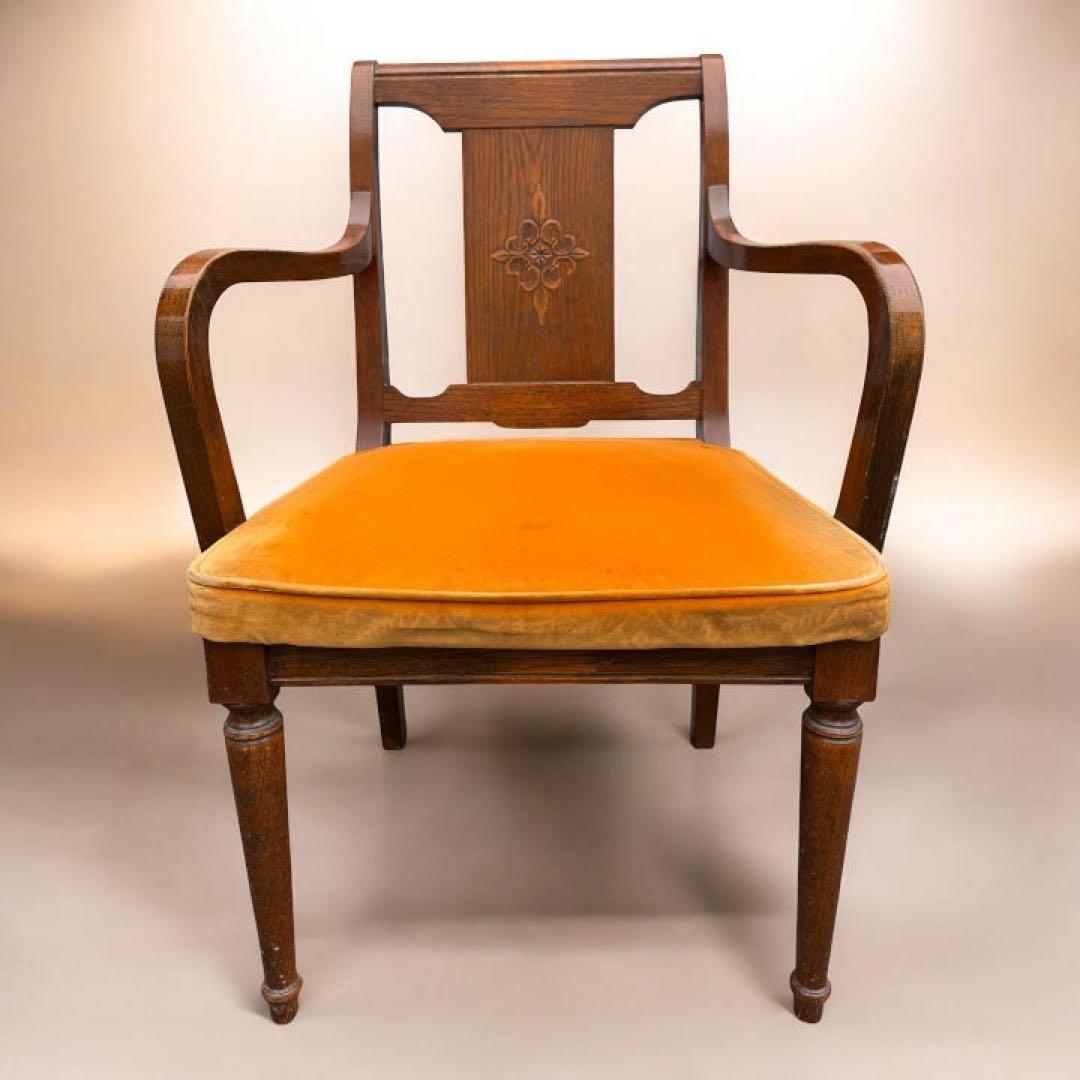 P*e様 アンティーク 木製 アームチェア 彫刻入り ダイニングチェア ヴィンテ