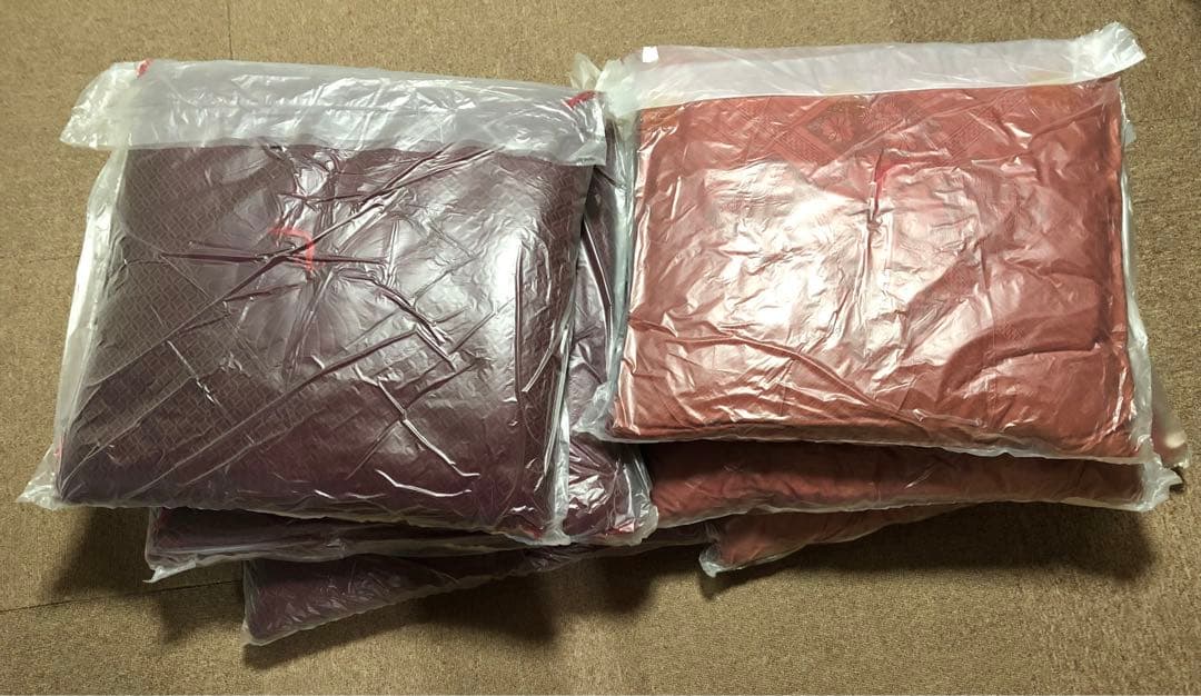 座布団　銘仙判 合計６枚　《 深緋色×3、秋桜色×3 》　※1枚ずつ購入も可能