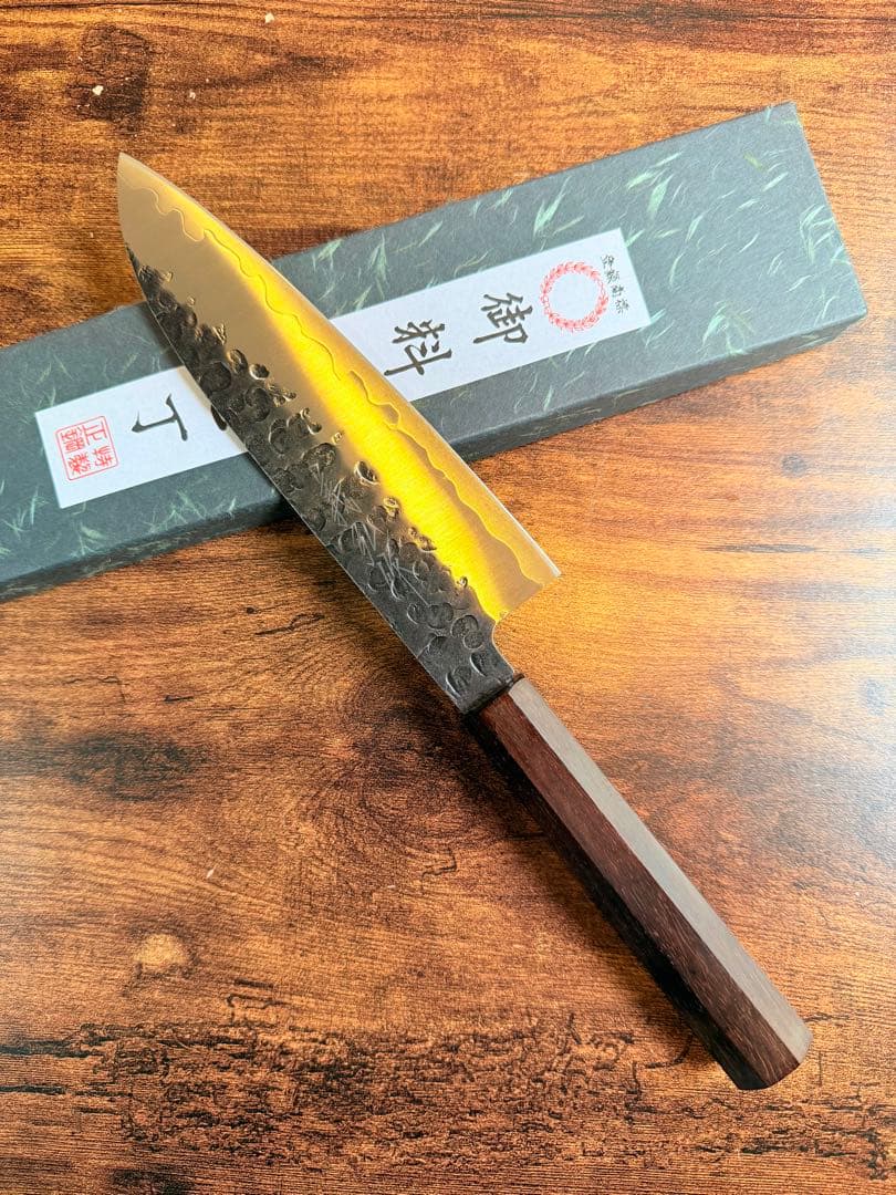 義弘作　三徳　包丁　黒打 ステンレス AUS-8A 山脇刃物　紫檀八角柄