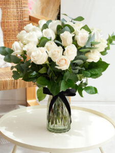 25 White Roses - Vase